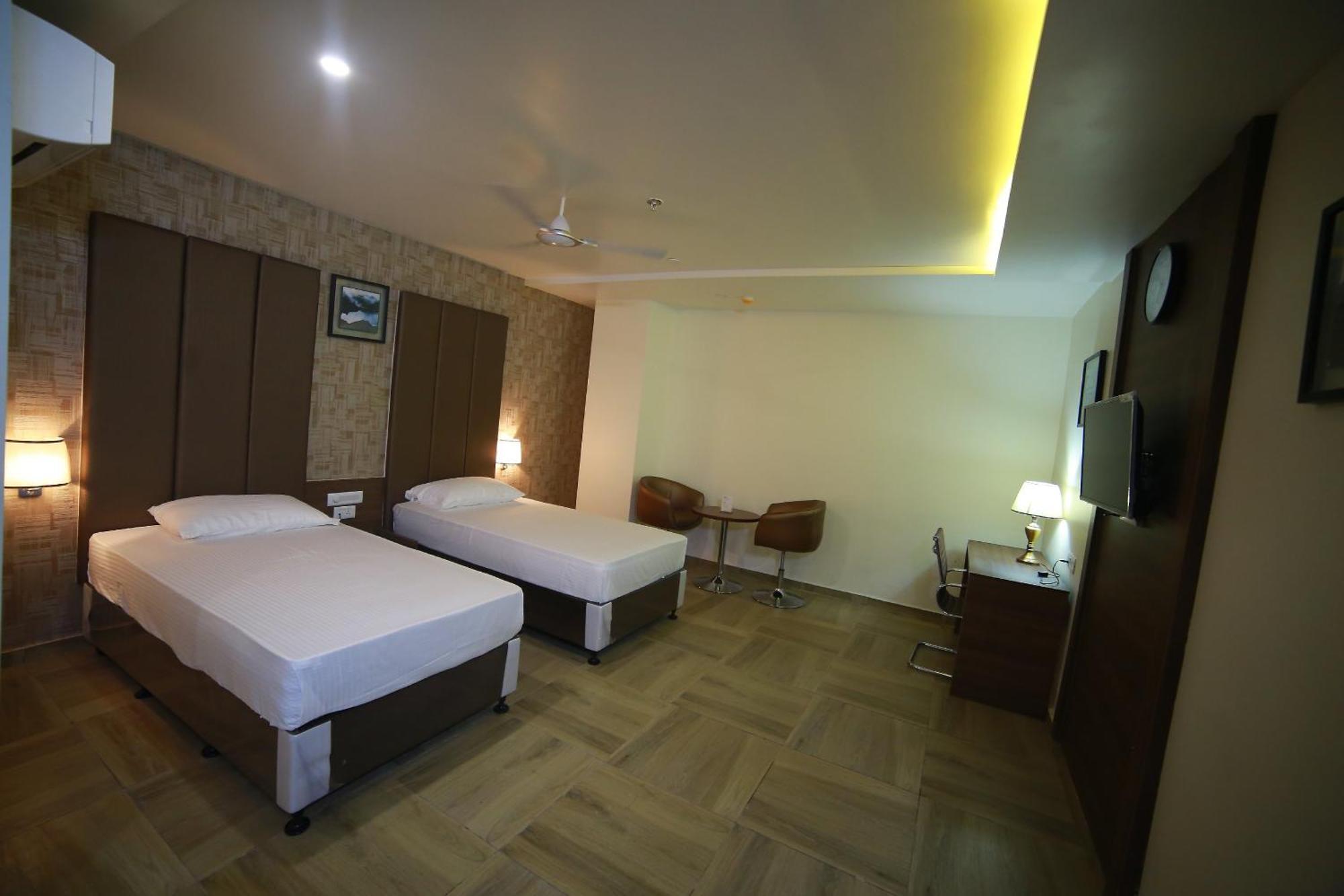 Hotel Svm Grand Medipally Hyderabad Exterior foto
